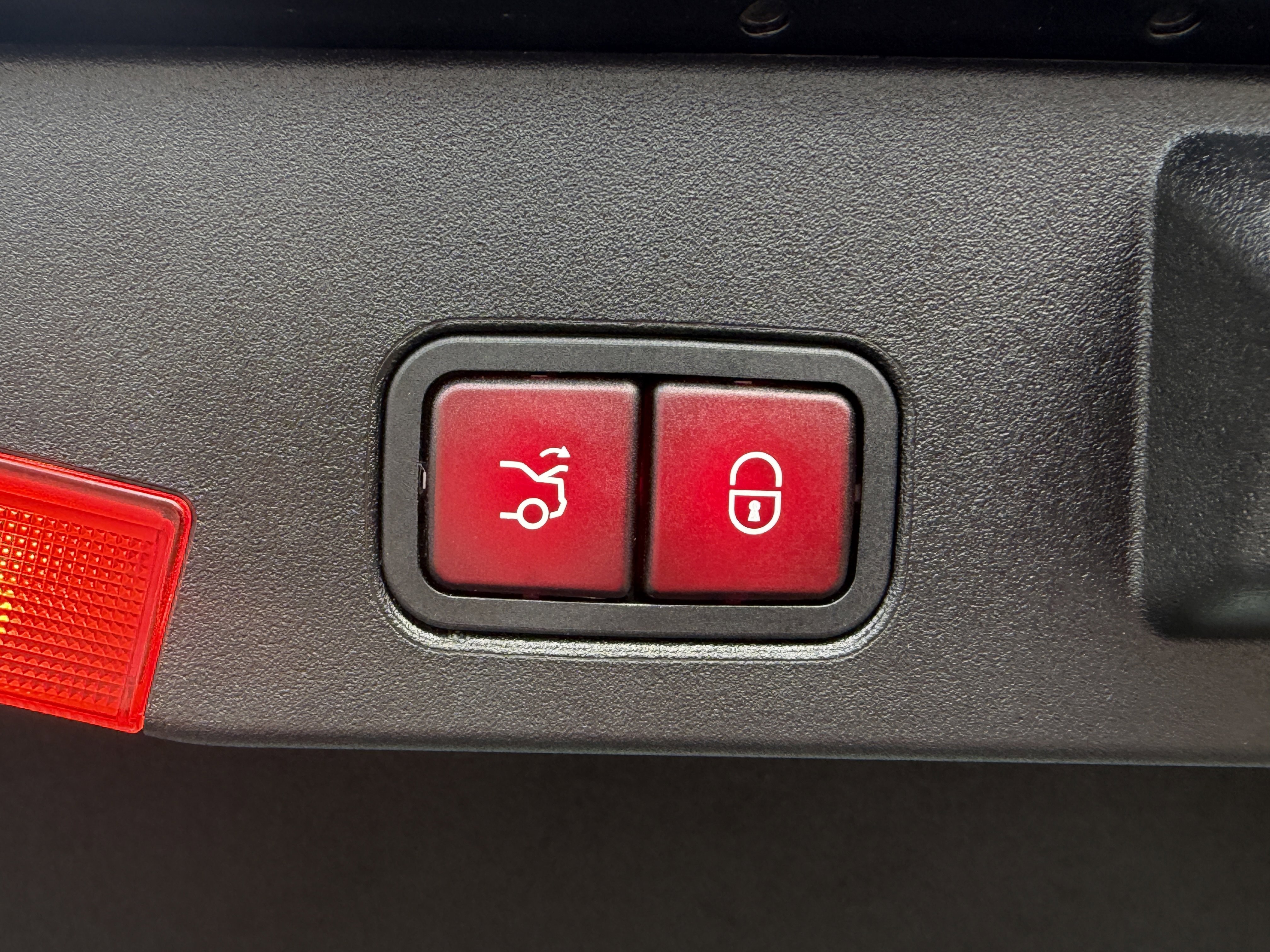 Used 2013 Mercedes-Benz SL 550 image 15