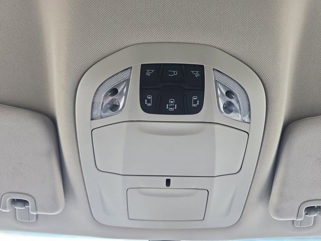 Used 2023 Chrysler Pacifica Touring-L FWD image 7