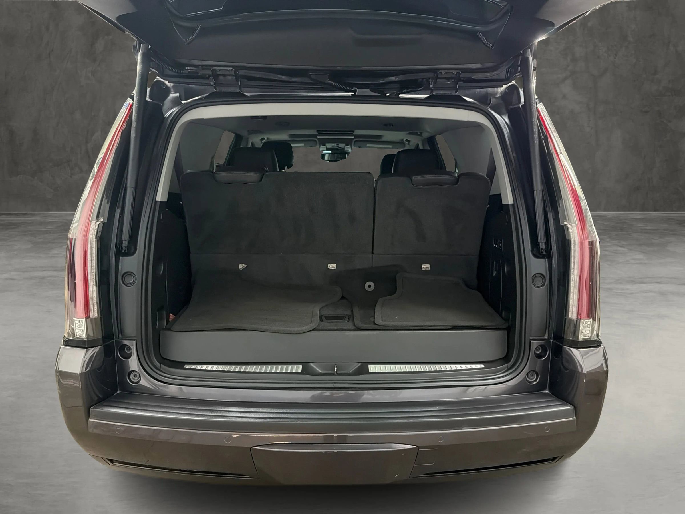 Used 2015 Cadillac Escalade Premium image 12