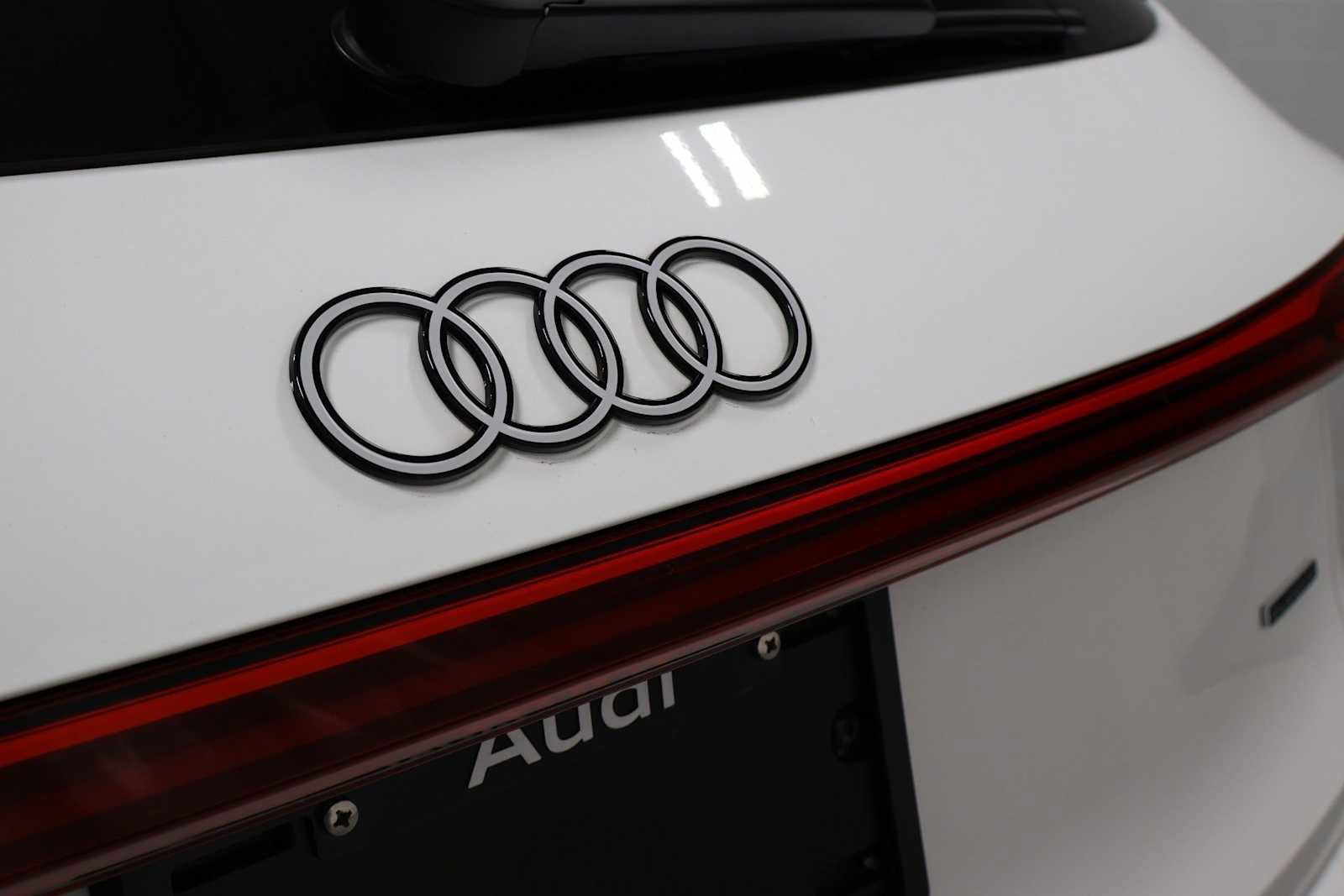 Certified 2025 Audi Q5 Premium w/ Convenience Package AWD/4WD image 8
