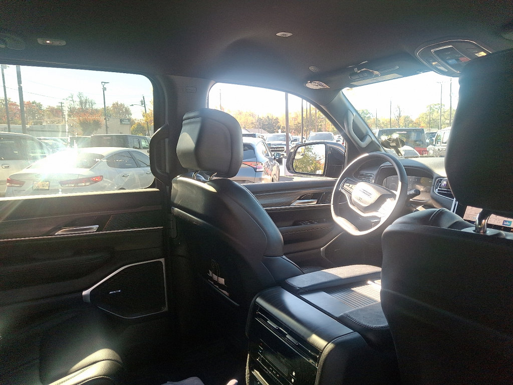 Used 2024 Jeep Wagoneer Series III image 15