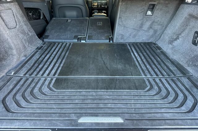 Used 2023 Land Rover Range Rover Sport SE AWD/4WD image 15