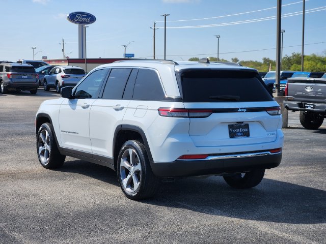 Used 2023 Jeep Grand Cherokee Limited w/ Trailer Tow Prep Group (B) RWD image 4