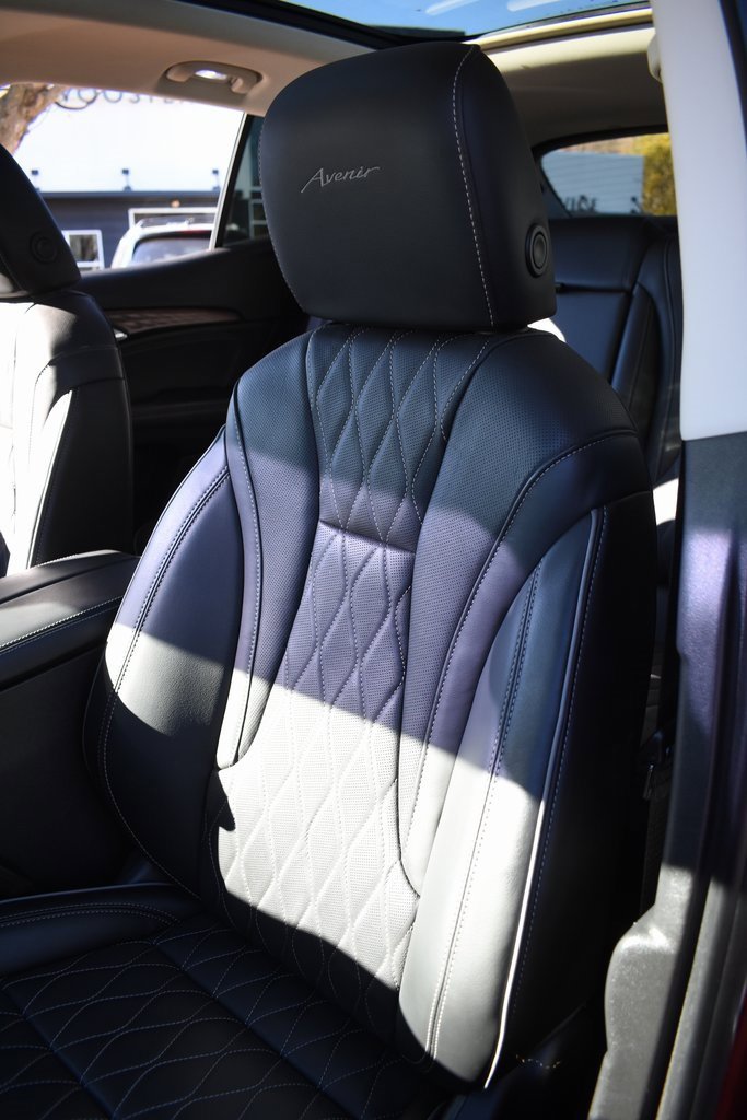 Used 2023 Buick Envision Avenir image 22