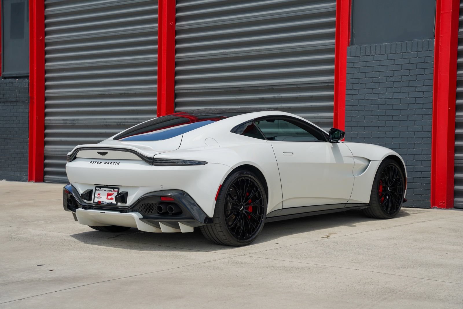 Used 2023 Aston Martin V8 Vantage Coupe RWD image 18