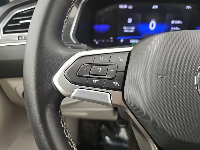 Used 2023 Volkswagen Tiguan SE w/ Panoramic Sunroof Package AWD/4WD image 18