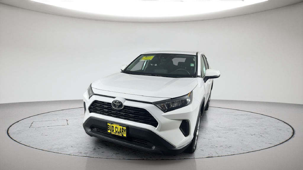 Used 2022 Toyota RAV4 LE AWD/4WD image 2