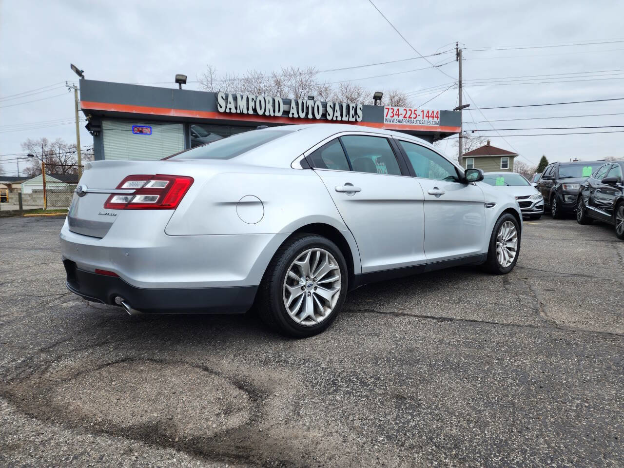 Used 2019 Ford Taurus Limited image 9