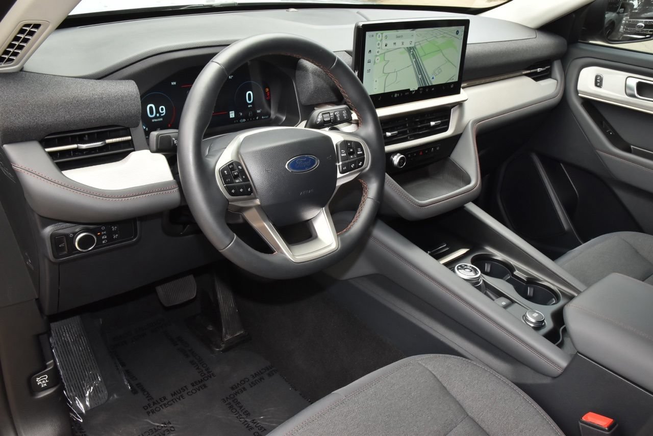 Certified 2025 Ford Explorer Active RWD image 33
