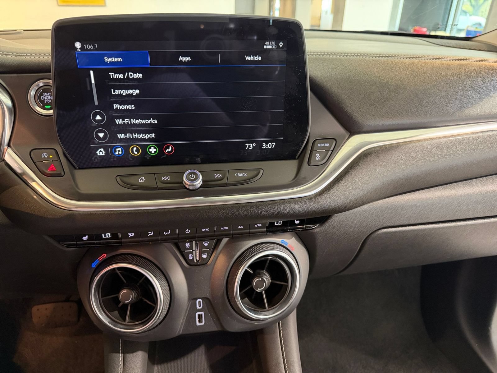 Used 2025 Chevrolet Blazer LT FWD image 17
