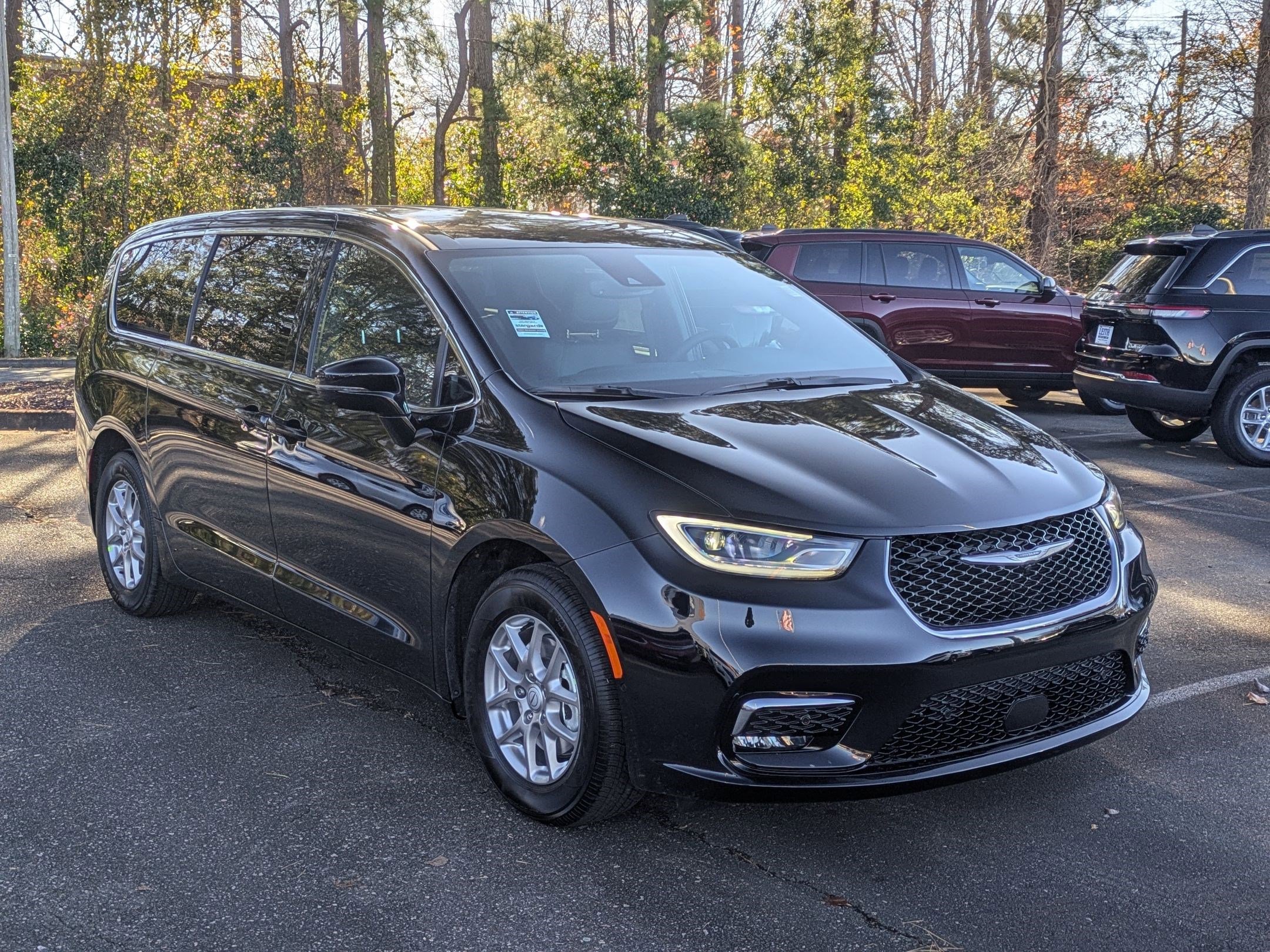 New 2026 Chrysler Pacifica Select image 3