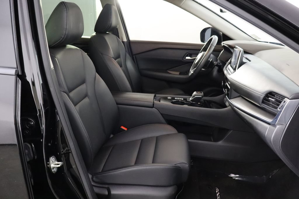 Used 2023 Nissan Rogue SV w/ SV Premium B Package FWD image 18