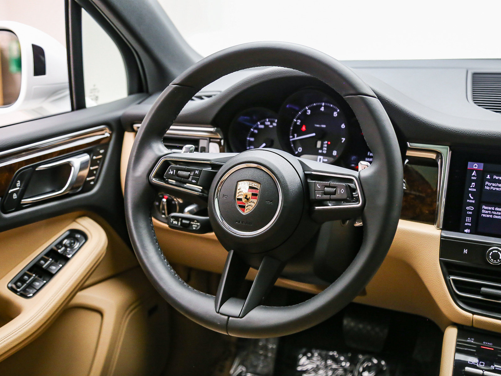 Certified 2025 Porsche Macan 4S Electric AWD/4WD image 51