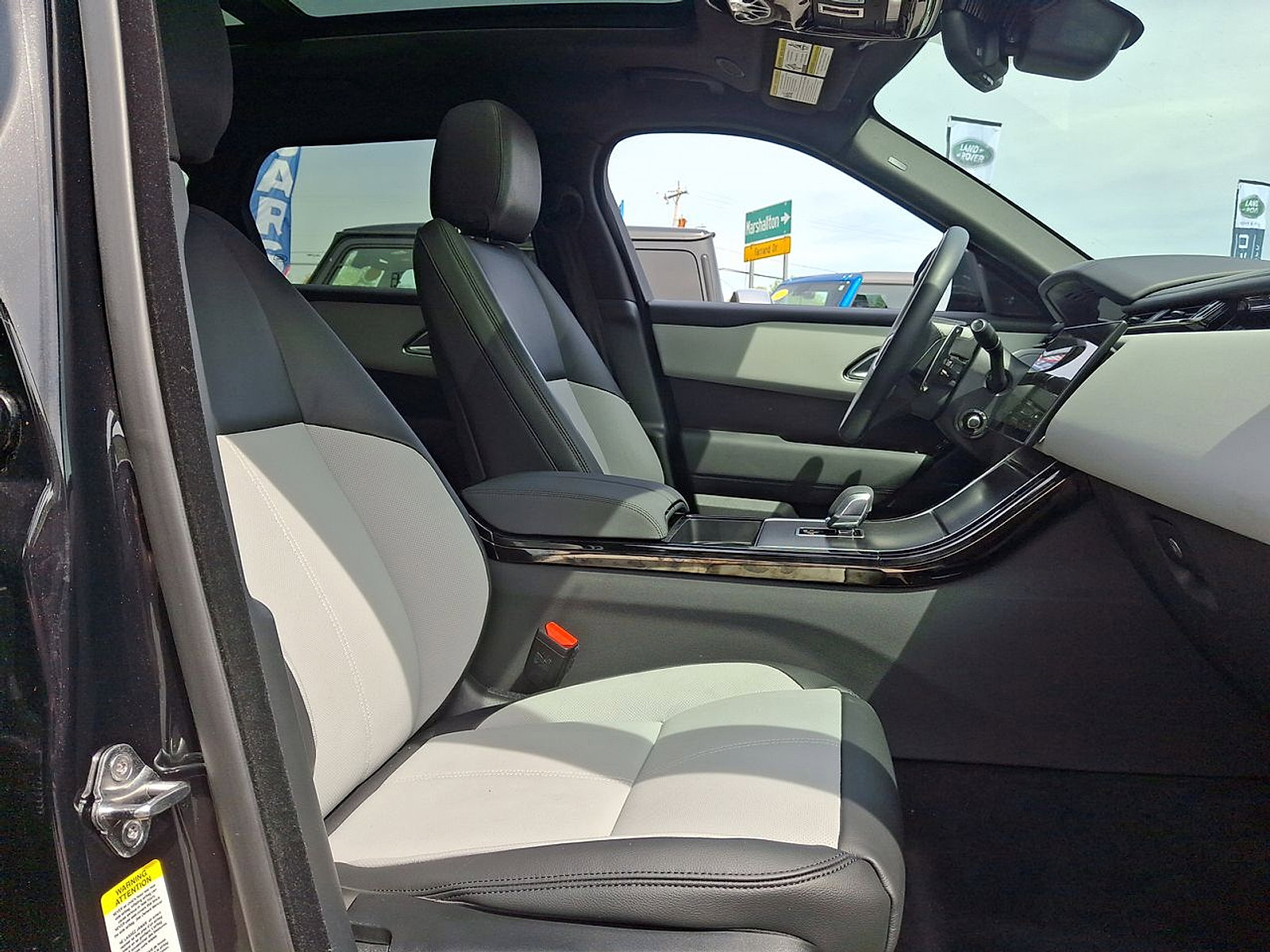 Certified 2026 Land Rover Range Rover Velar Dynamic SE AWD/4WD image 29