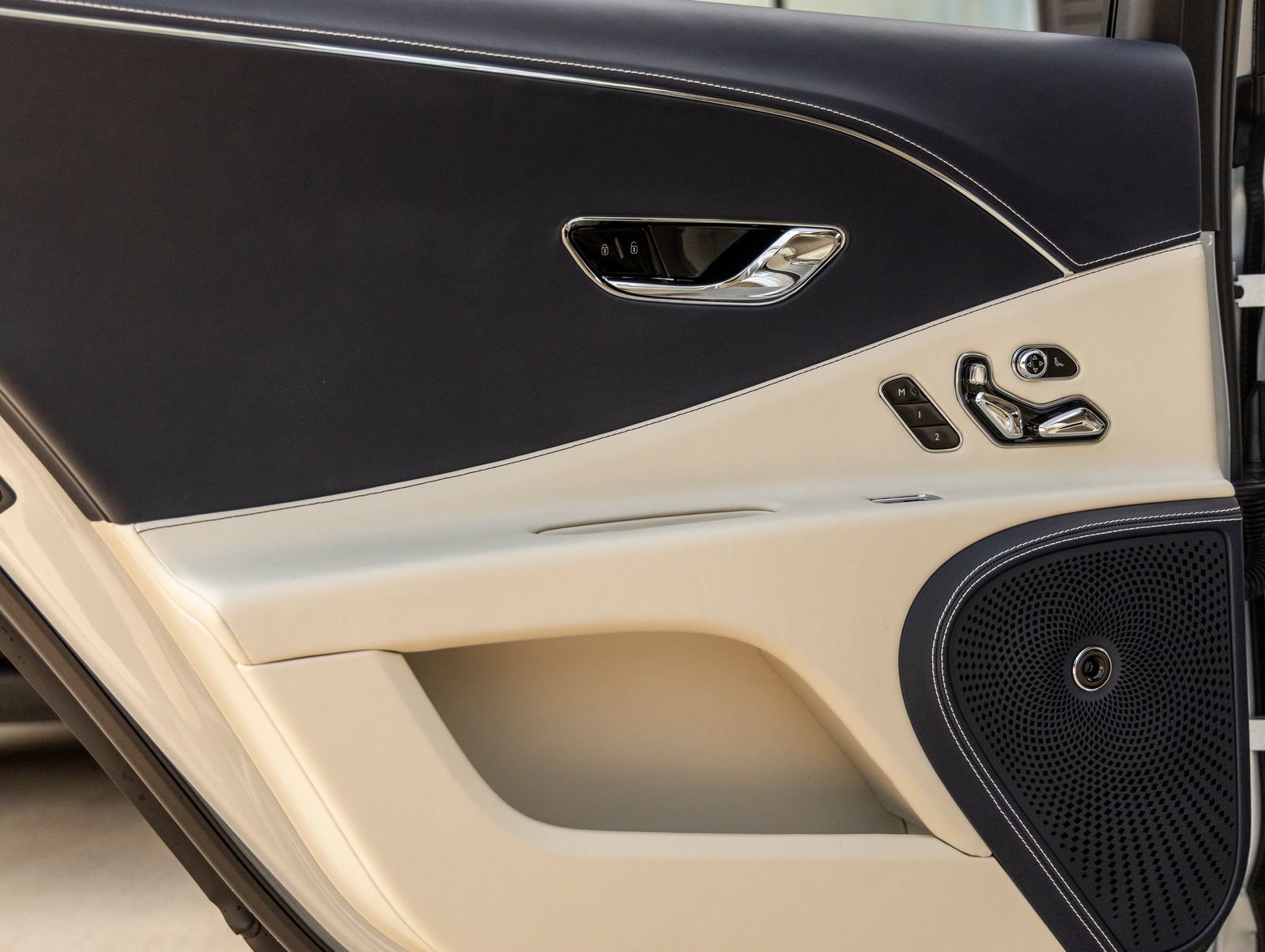 Used 2026 Bentley Flying Spur V8 AWD/4WD image 38