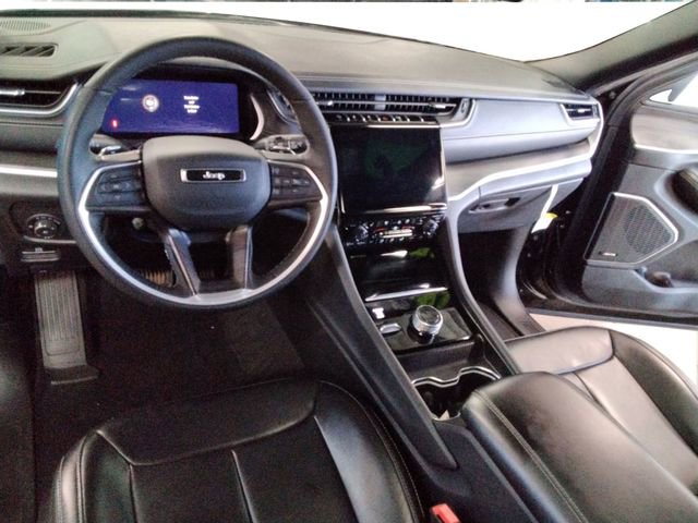 Used 2024 Jeep Grand Cherokee L Limited w/ Luxury Tech Group II image 32