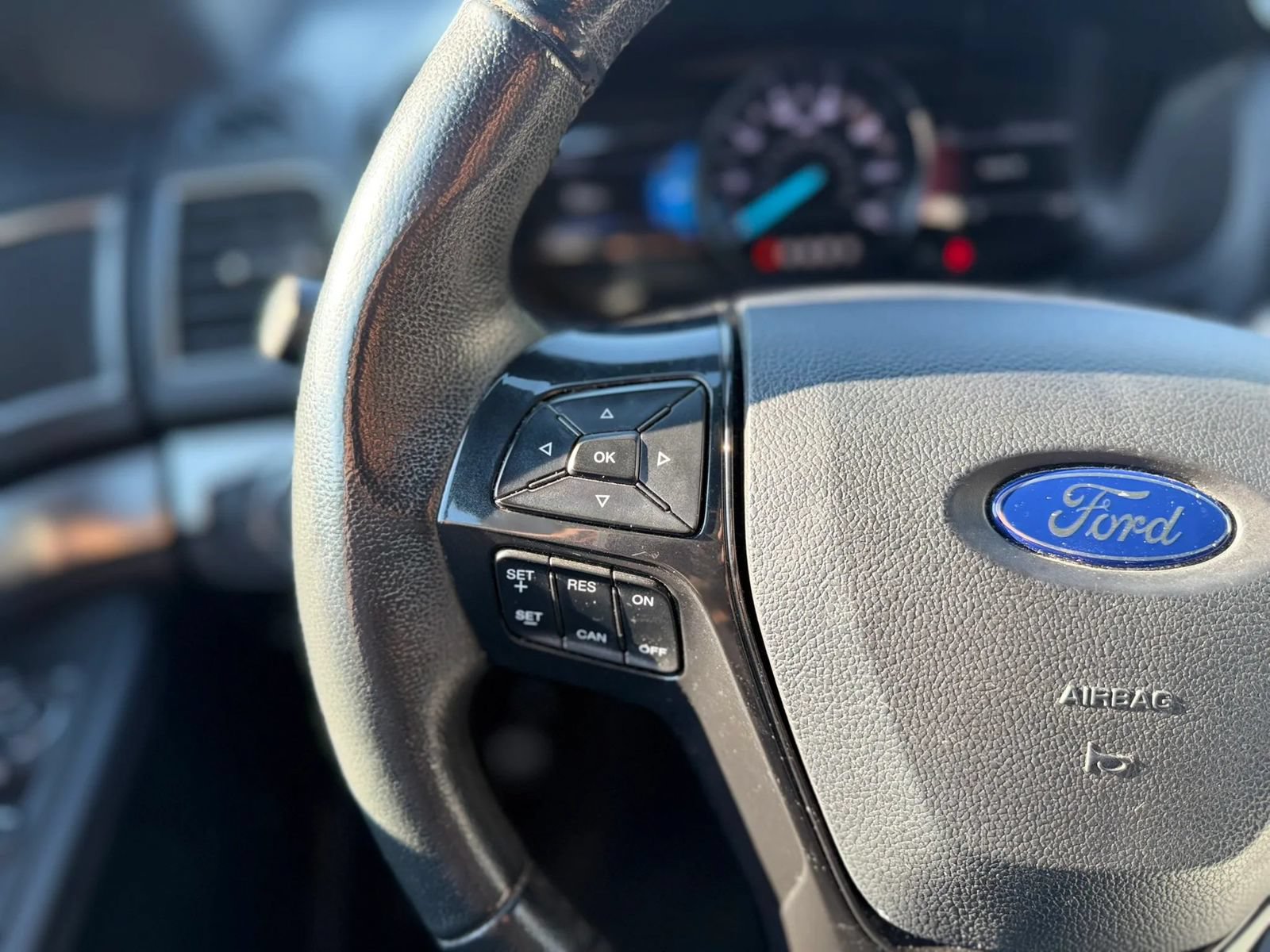 Used 2018 Ford Explorer XLT w/ Equipment Group 202A AWD/4WD image 25