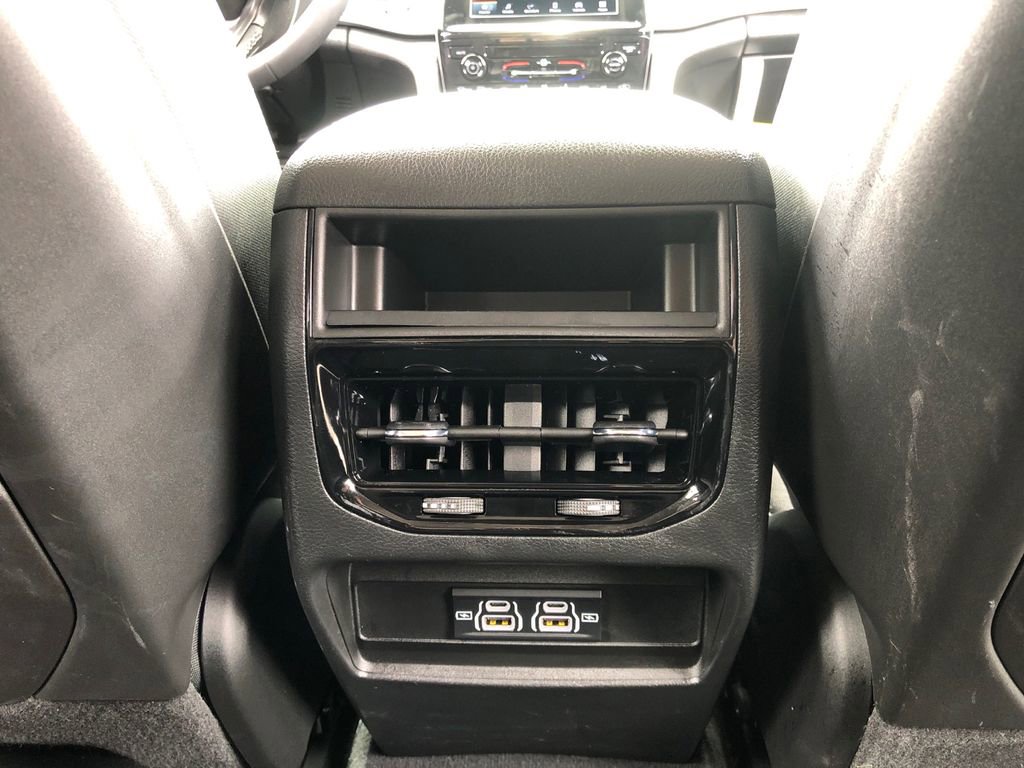 Used 2023 Jeep Grand Cherokee Laredo image 26