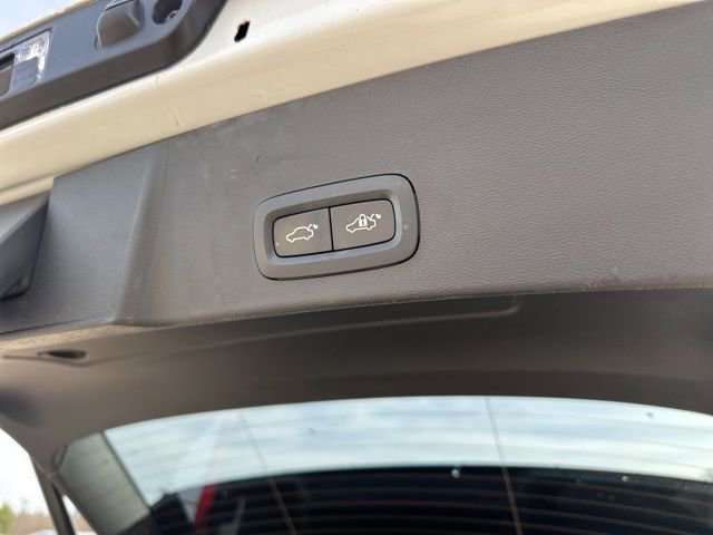 Used 2021 Volvo XC40 T5 R-Design w/ Climate Package image 34