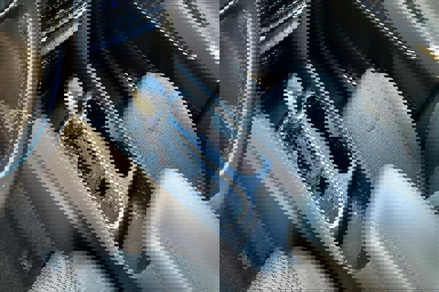 Used 2020 Hyundai Santa Fe SEL w/ Convenience Package image 16