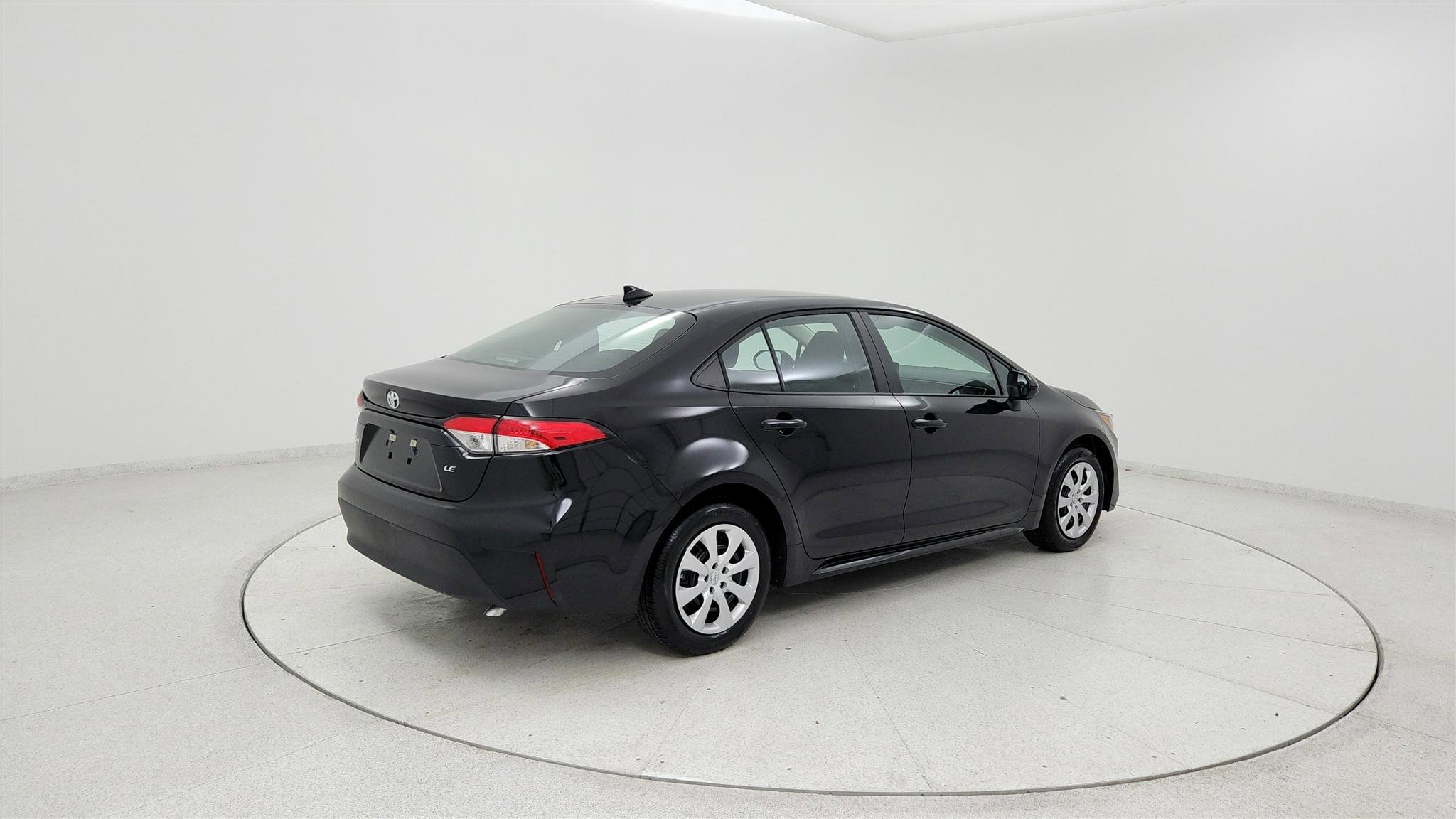 Used 2026 Toyota Corolla LE FWD image 5