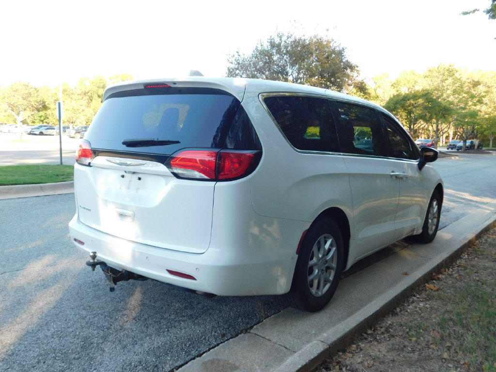 Used 2020 Chrysler Voyager LX w/ Cold Weather Group FWD image 11