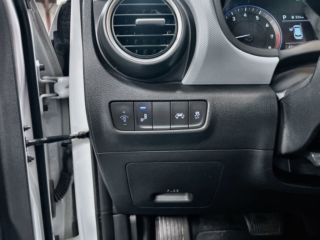 Used 2019 Hyundai Kona Limited image 14