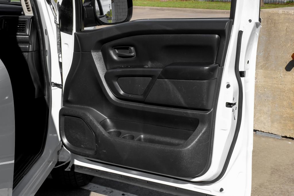 Used 2021 Nissan Titan S image 42