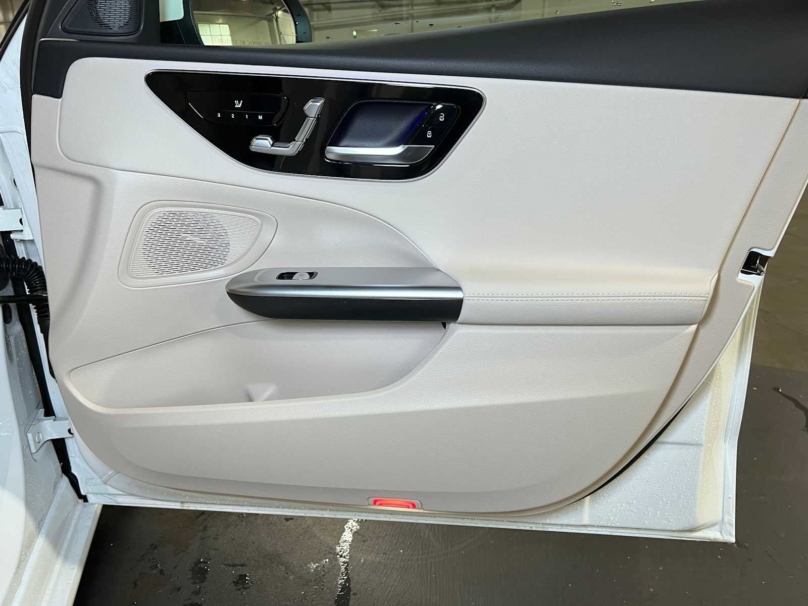 Used 2025 Mercedes-Benz C 300 4MATIC Sedan image 10