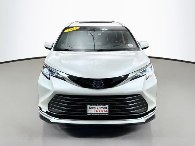 Used 2022 Toyota Sienna Platinum AWD/4WD image 2