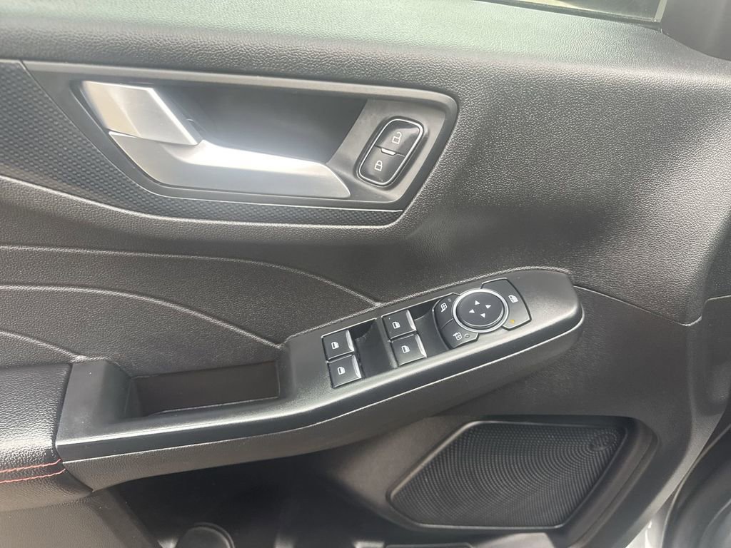 Used 2025 Ford Escape ST-Line Select image 13