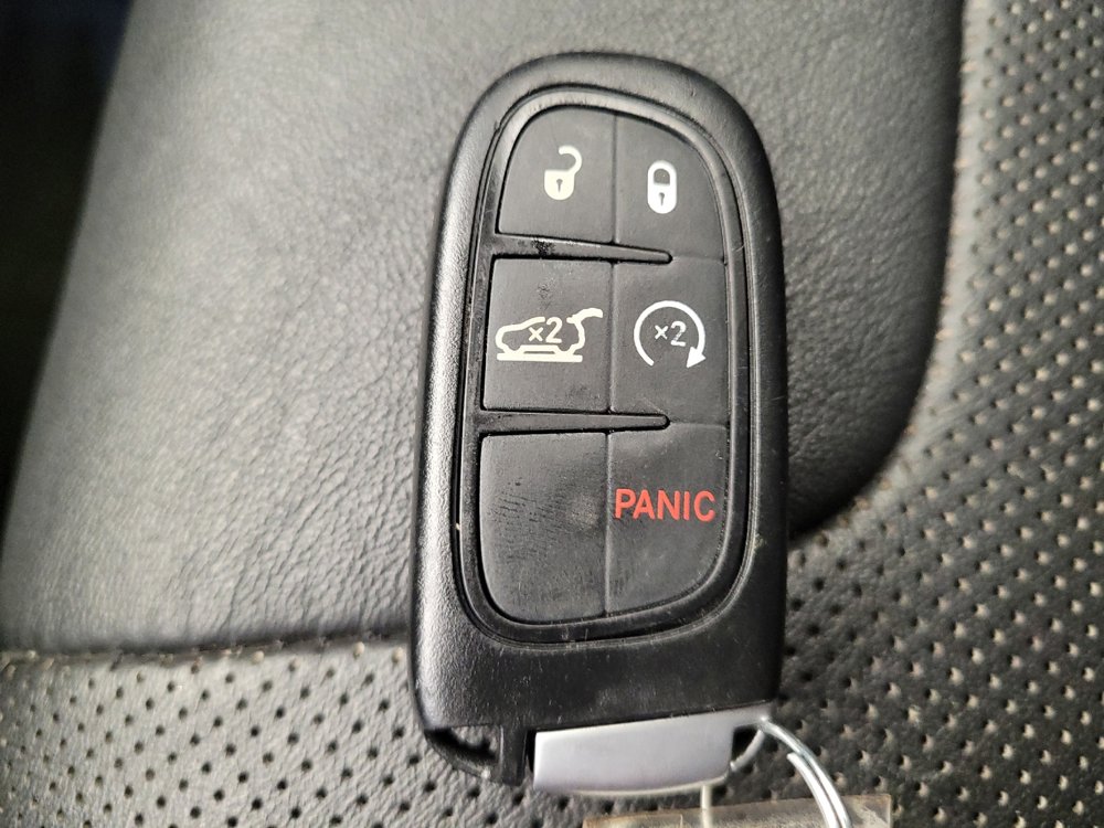 Used 2019 Jeep Cherokee Limited image 32