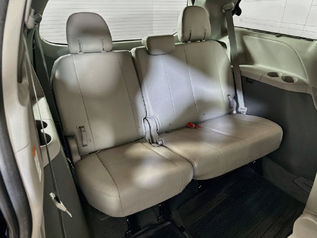 Used 2020 Toyota Sienna XLE AWD/4WD image 13