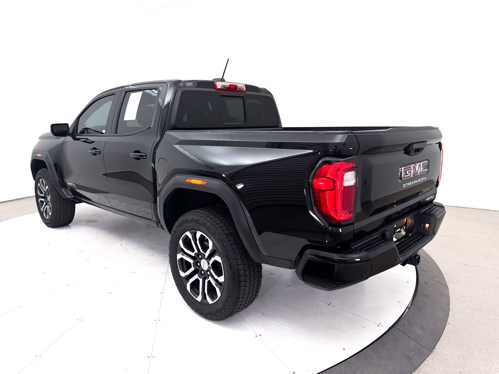 Used 2023 GMC Canyon AT4 w/ AT4 Premium Package AWD/4WD image 15