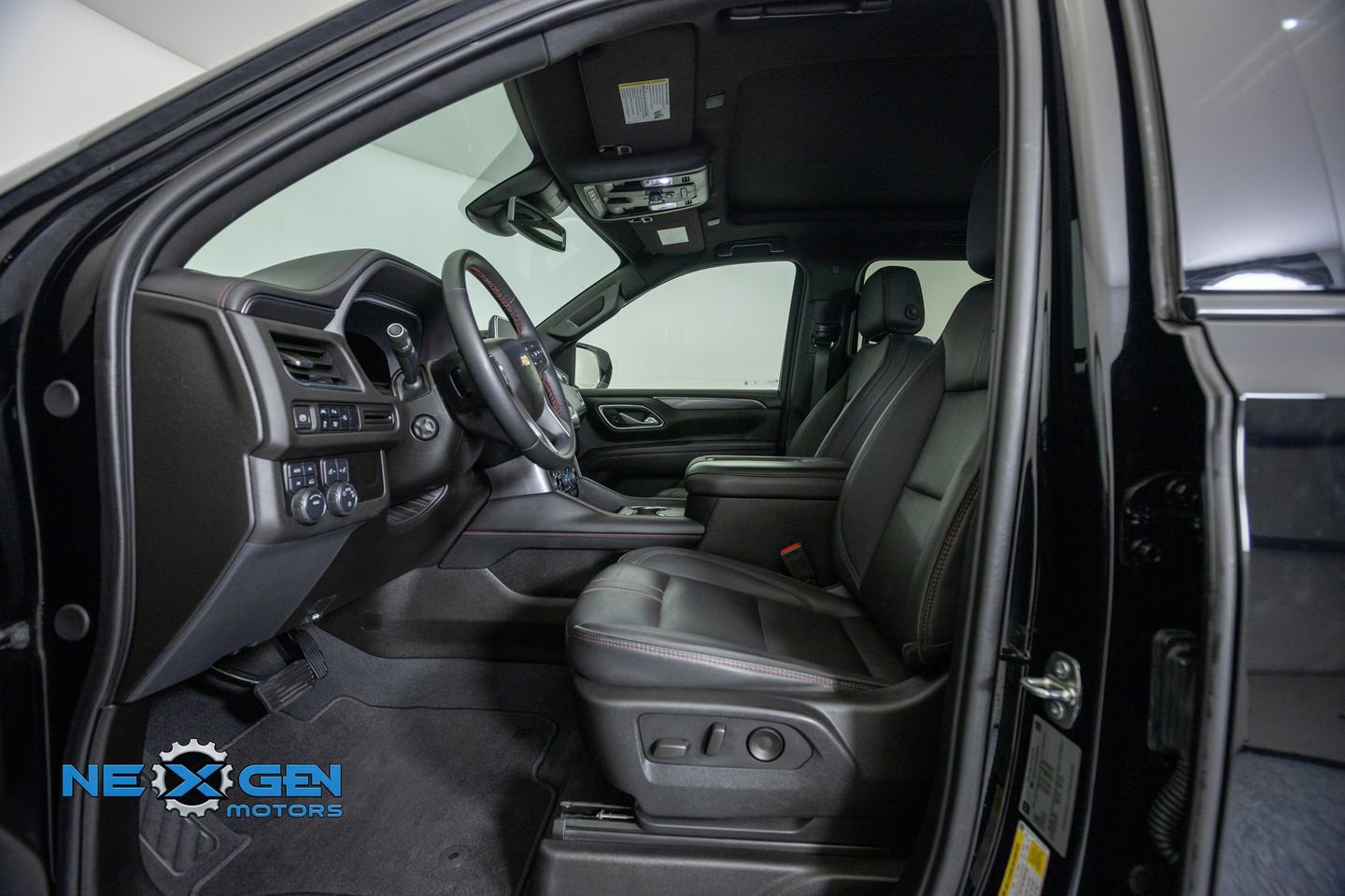 Used 2024 Chevrolet Suburban RST w/ Luxury Package AWD/4WD image 11