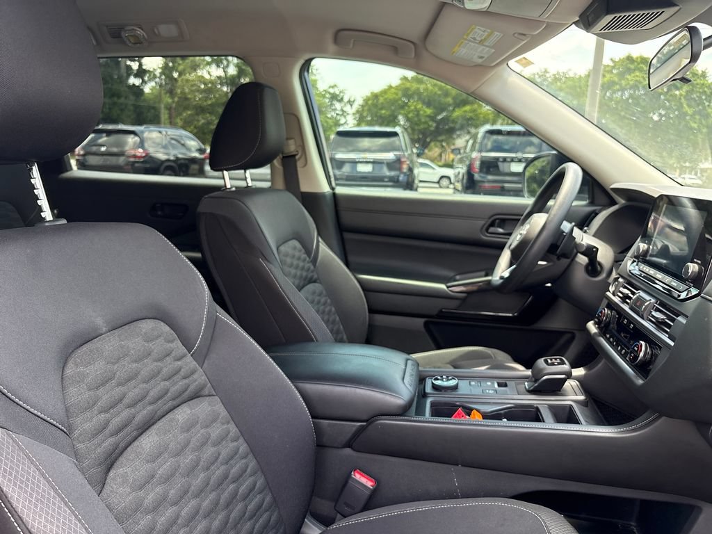 Used 2024 Nissan Pathfinder S AWD/4WD image 25