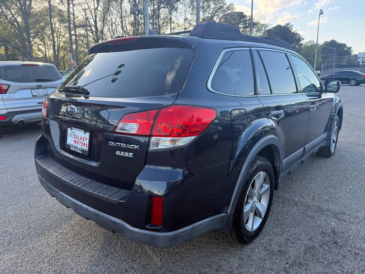 Used 2014 Subaru Outback 2.5i Limited AWD/4WD image 5