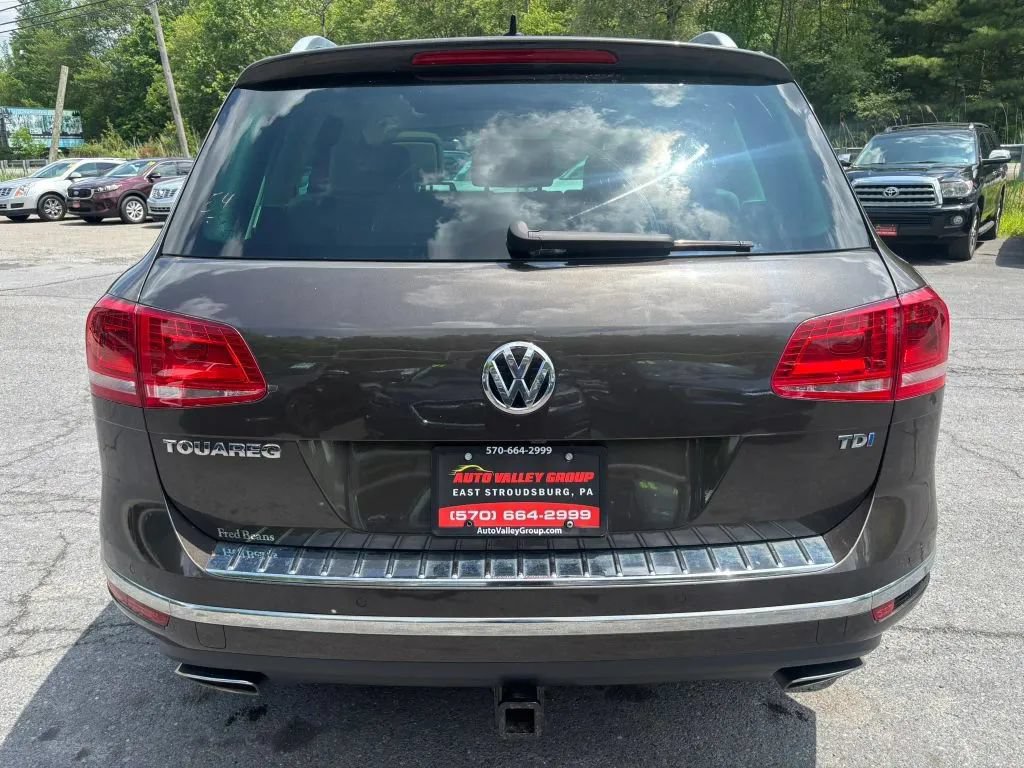 Used 2016 Volkswagen Touareg TDI AWD/4WD image 7