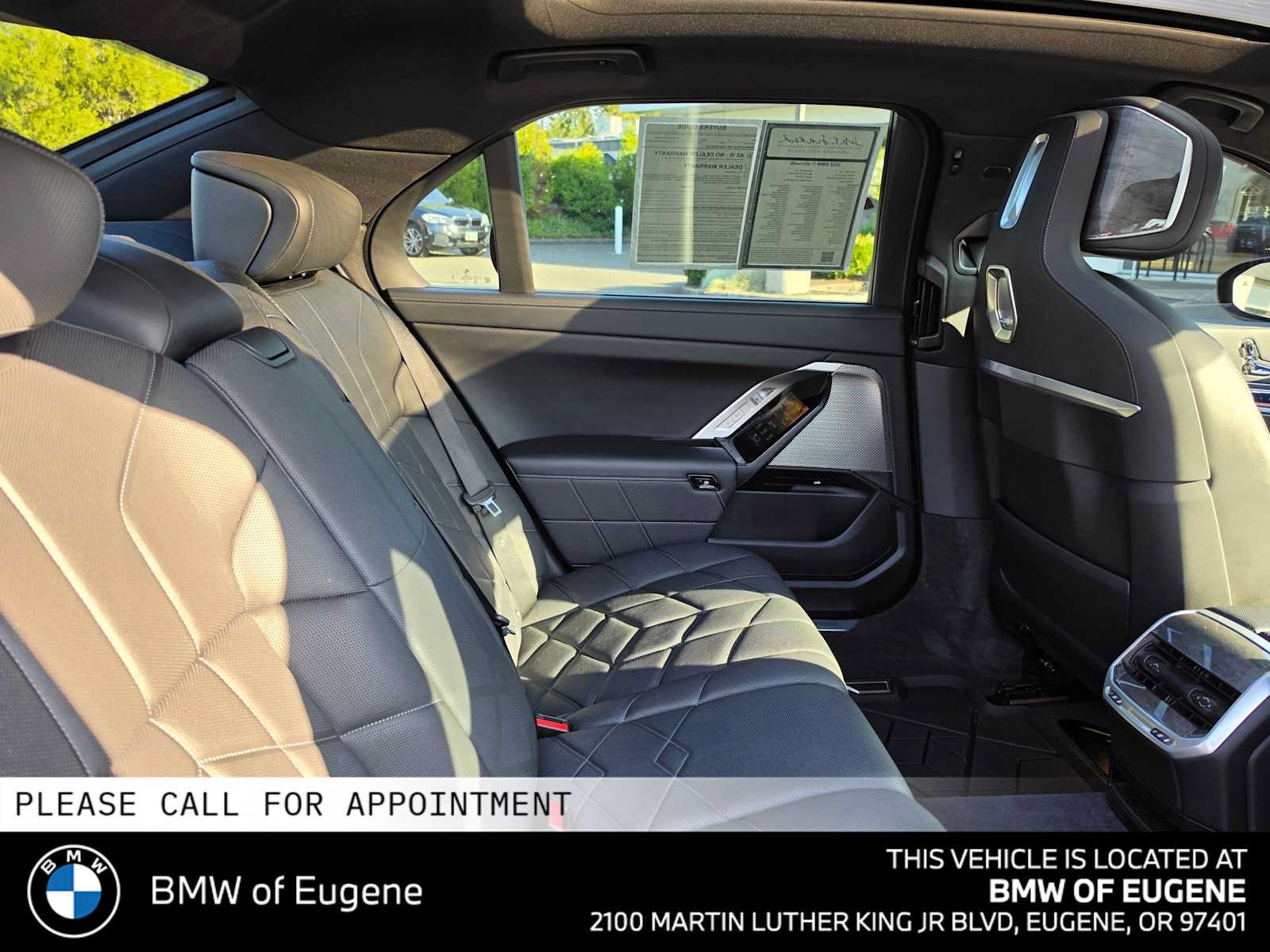 Used 2025 BMW i7 eDrive50 w/ M Sport Package RWD image 15