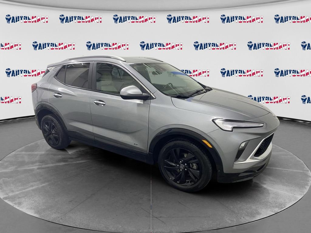 Used 2025 Buick Encore GX Sport Touring image 2
