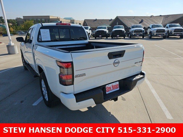 Used 2022 Nissan Frontier SV image 3