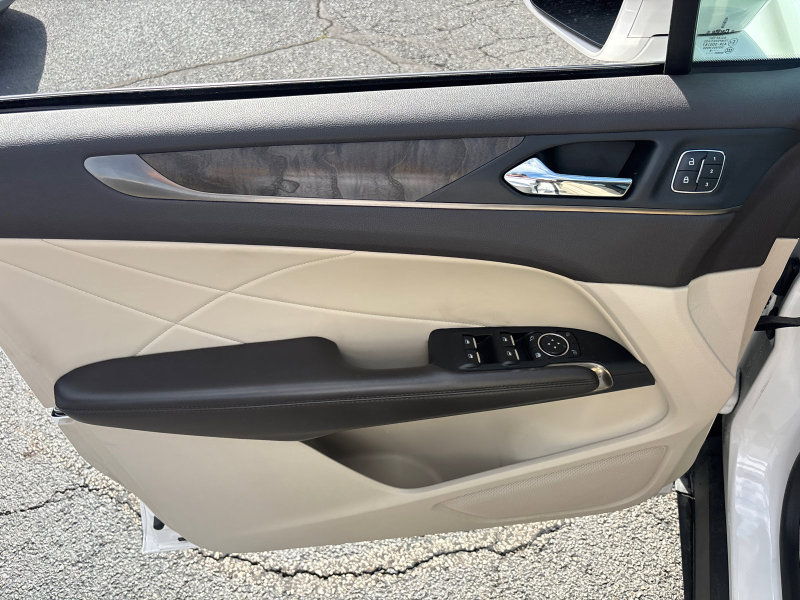 Used 2019 Lincoln MKC Reserve w/ MKC Climate Package AWD/4WD image 11