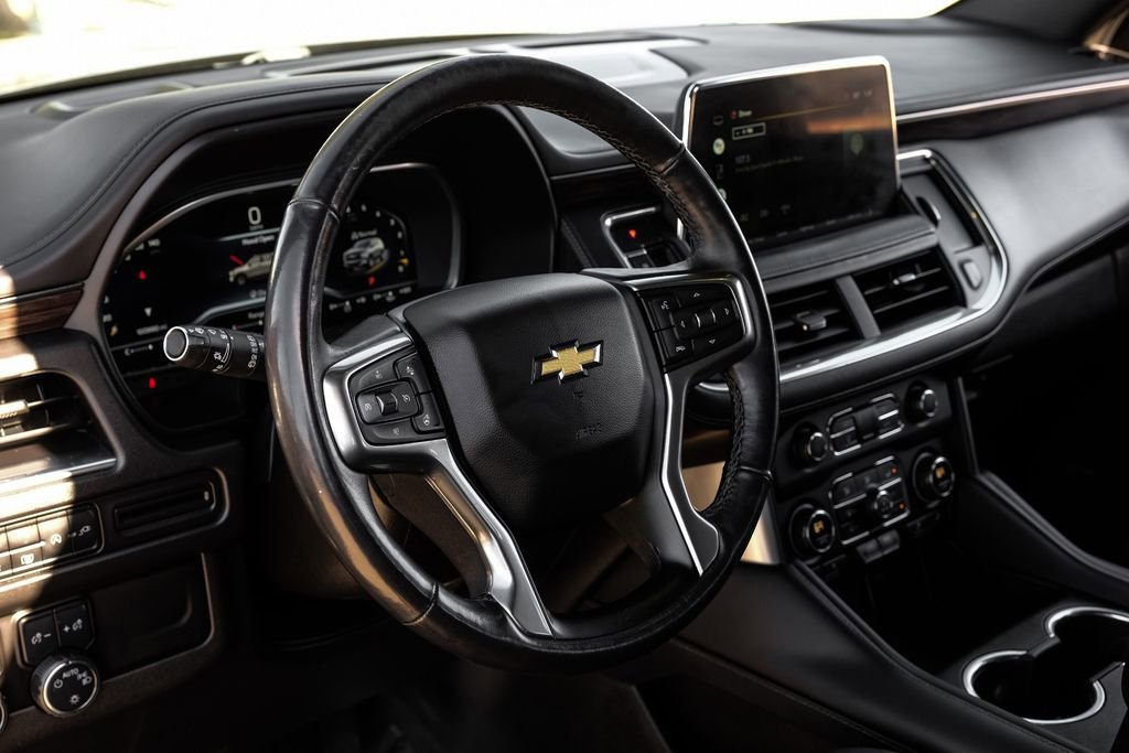 Used 2022 Chevrolet Suburban LT w/ Luxury Package image 12