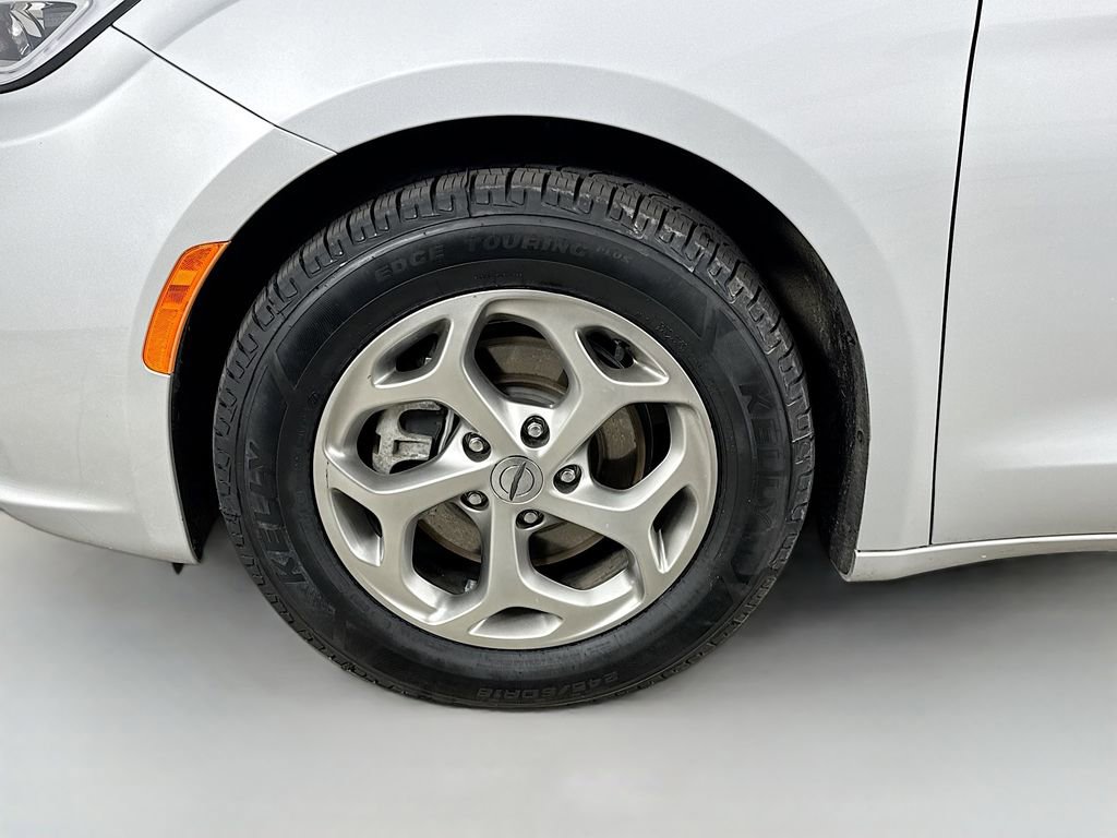 Used 2024 Chrysler Pacifica Limited image 38