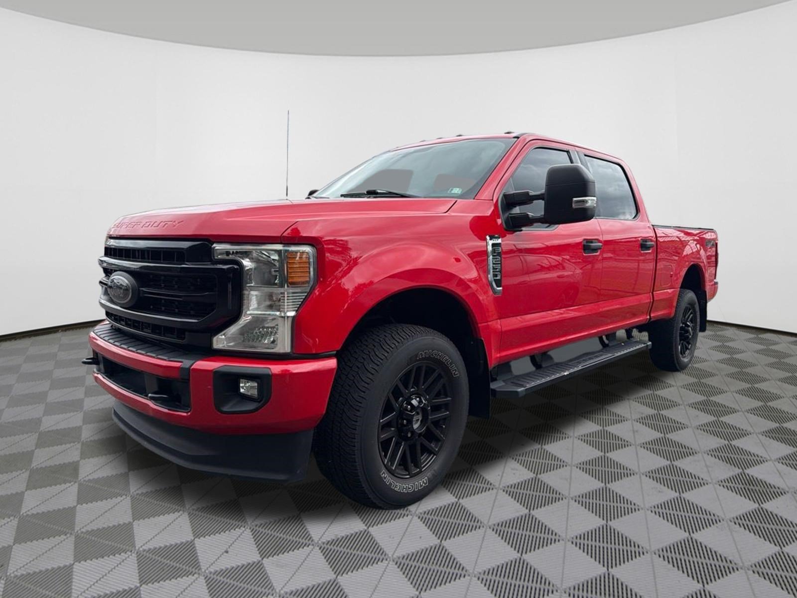 Used 2022 Ford F250 XLT w/ Black Appearance Package AWD/4WD image 3