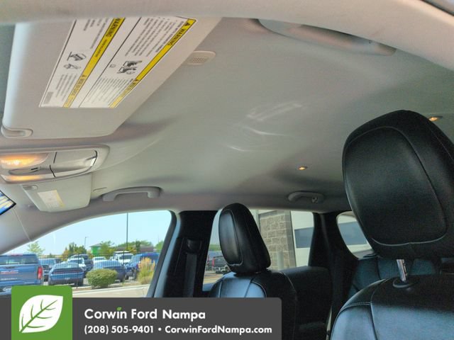 Used 2020 Jeep Cherokee Latitude Plus w/ Cold Weather Group AWD/4WD image 23