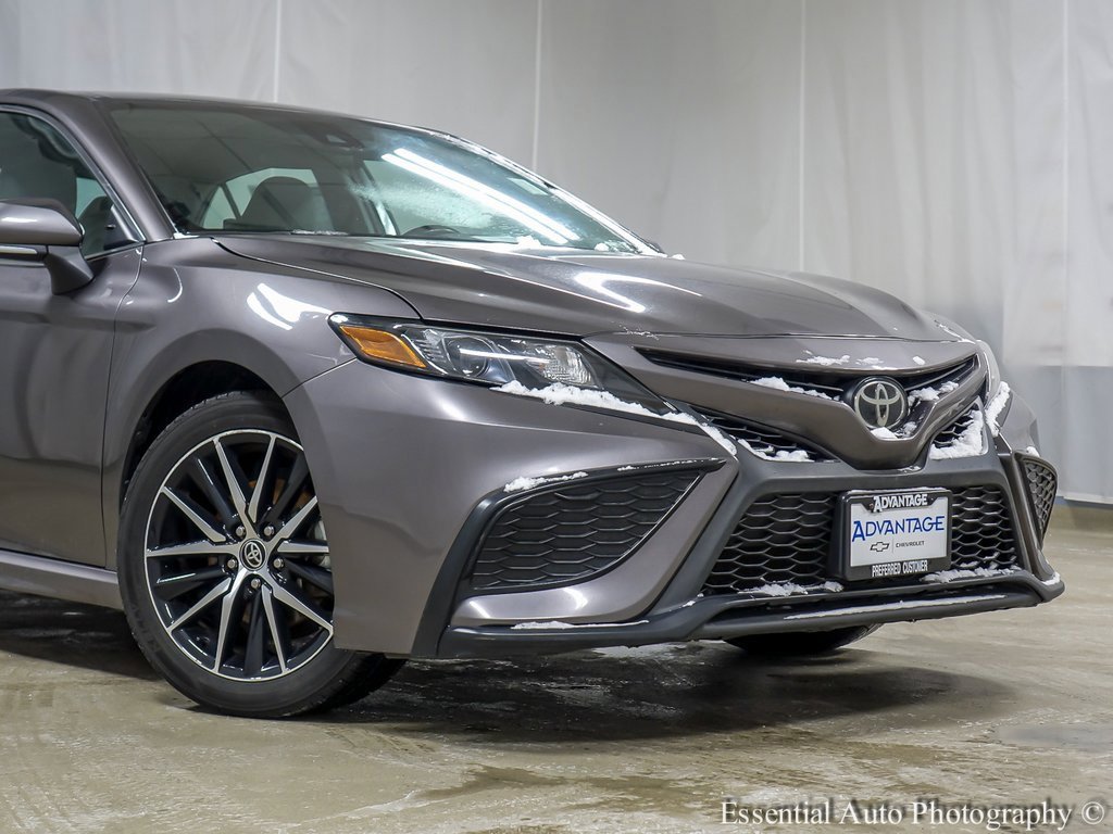 Used 2024 Toyota Camry SE image 3
