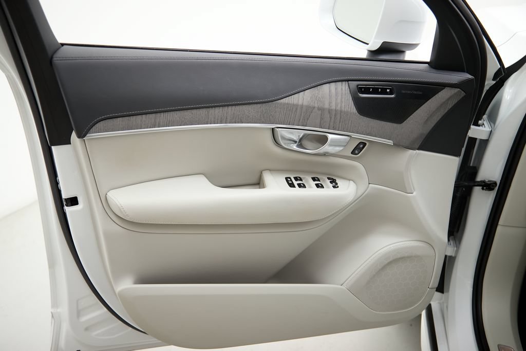 Certified 2024 Volvo XC90 B6 Ultimate w/ Protection Package Premier AWD/4WD image 9