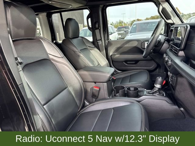 Used 2025 Jeep Wrangler Sahara image 12