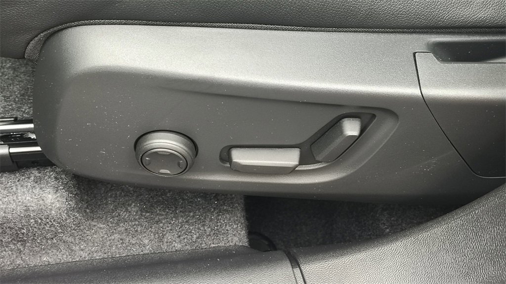 New 2026 Volvo XC40 B5 Plus w/ Climate Package image 11